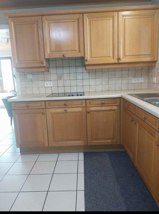 Ъглова дъбова кухня с уреди