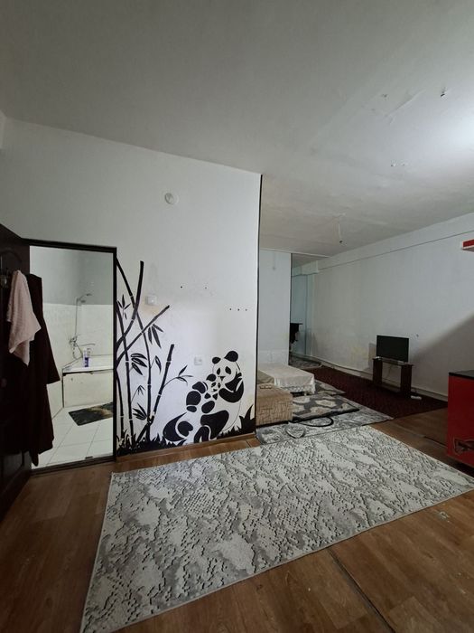 Srochna sotiladi 3 xona 1 etaj 2 etajli dom 10 mikrorayon