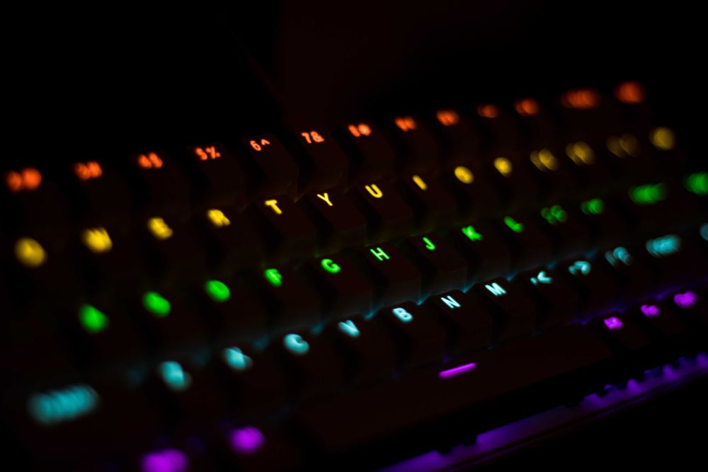 Tastatura mecanica gaming RGB, conectare prin cablu, 12 moduri