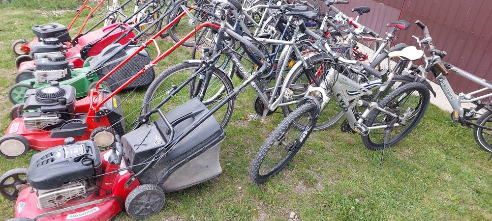 Masina tuns iarba, si bicicleta