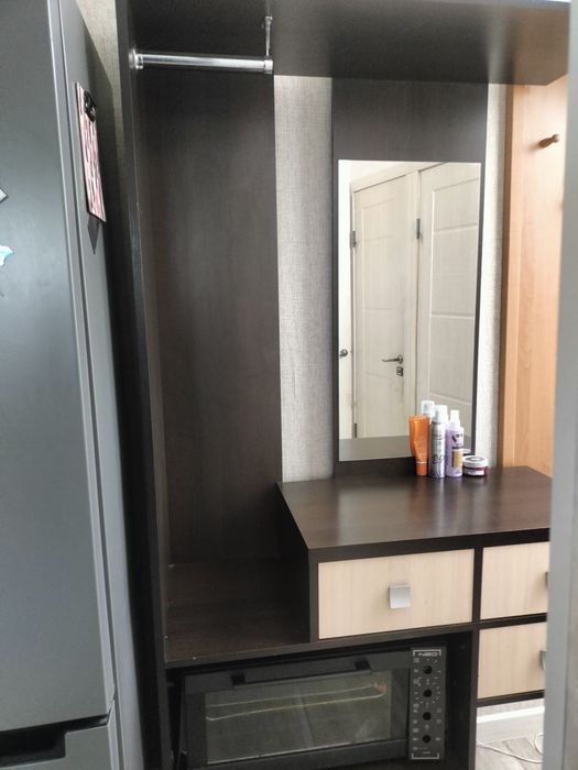 Продам прихожий шкаф