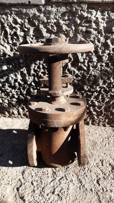 Задвижка на трубу