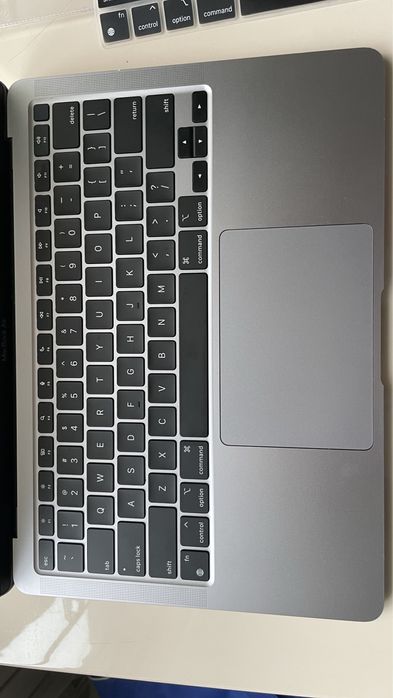 Продам Macbook m1
