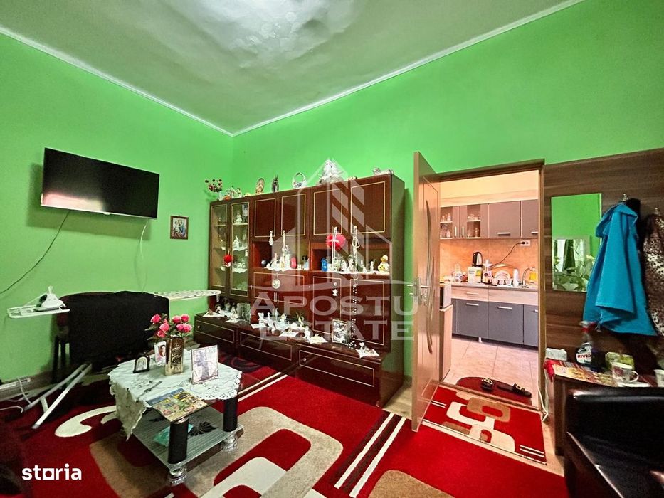 Apartament 2 camere, la curte comuna, pod mansardabil in zona Centrala