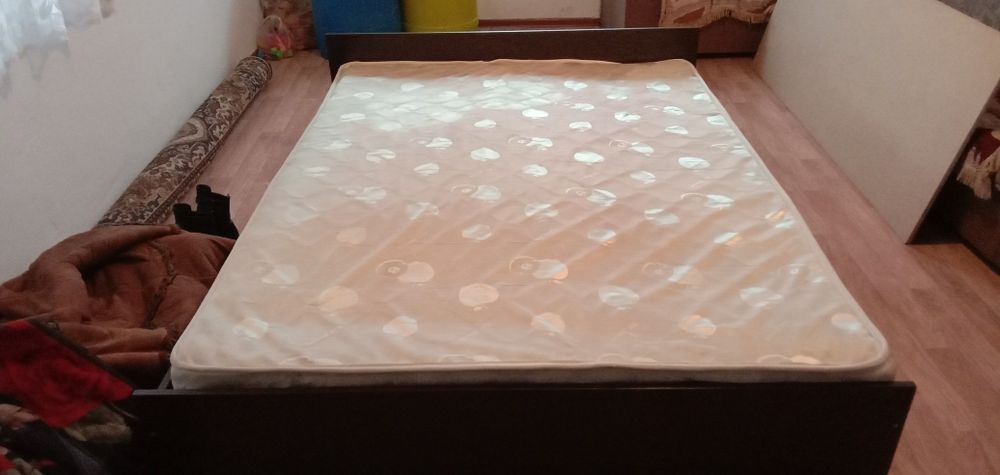 Двухспальная кровать