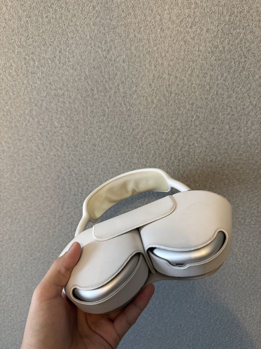 Apple Airpods Max lightning