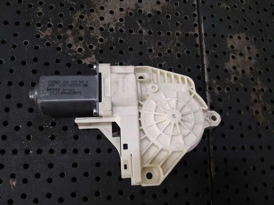 Motoras macara stanga fata audi a4 b8 8k 8k0959801a 7746026820