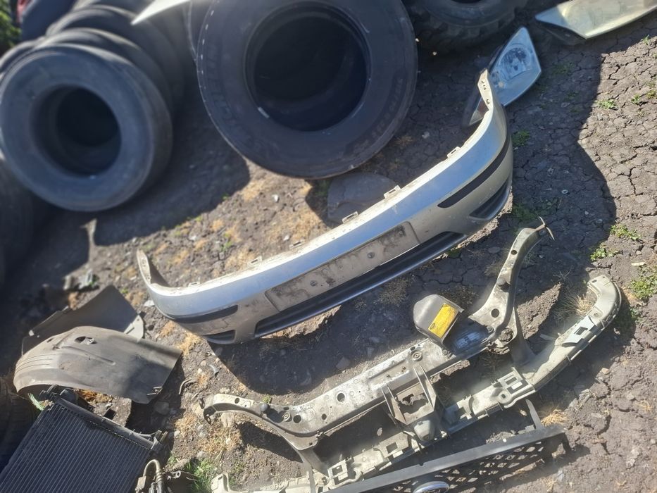 Vand  capota radiatoare faruri st dr grila fata ford focus 1 mot 1.8 diesel