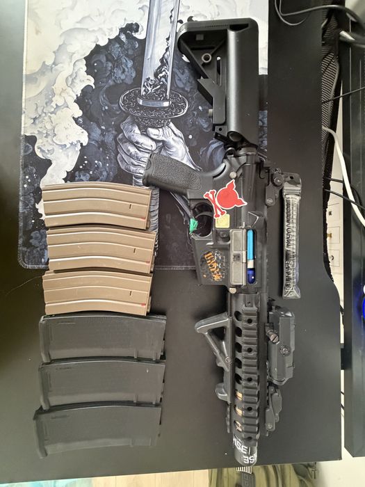 Replica M4 Specna Arms + 6 Mid-uri