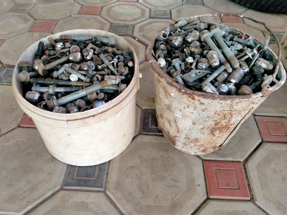 Болты автомобильные