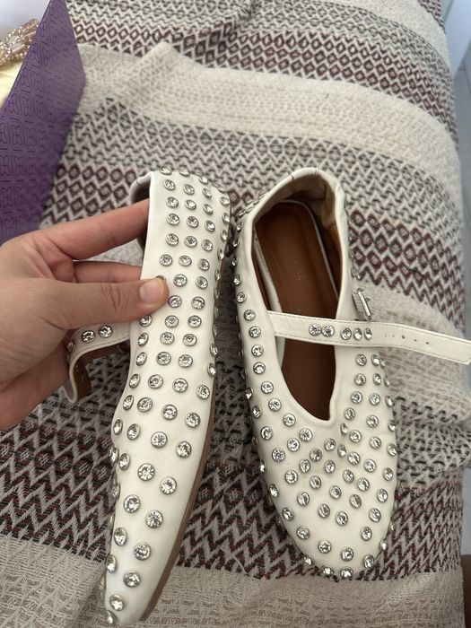 Белый балетка тастарымен сатылады