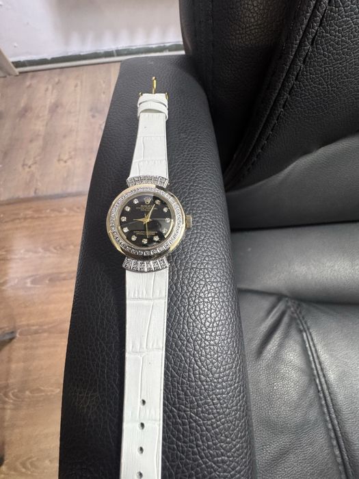 Часы Rolex 585 проба с бриллиантом