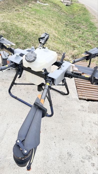 Vand drona DJI AGRAS T30