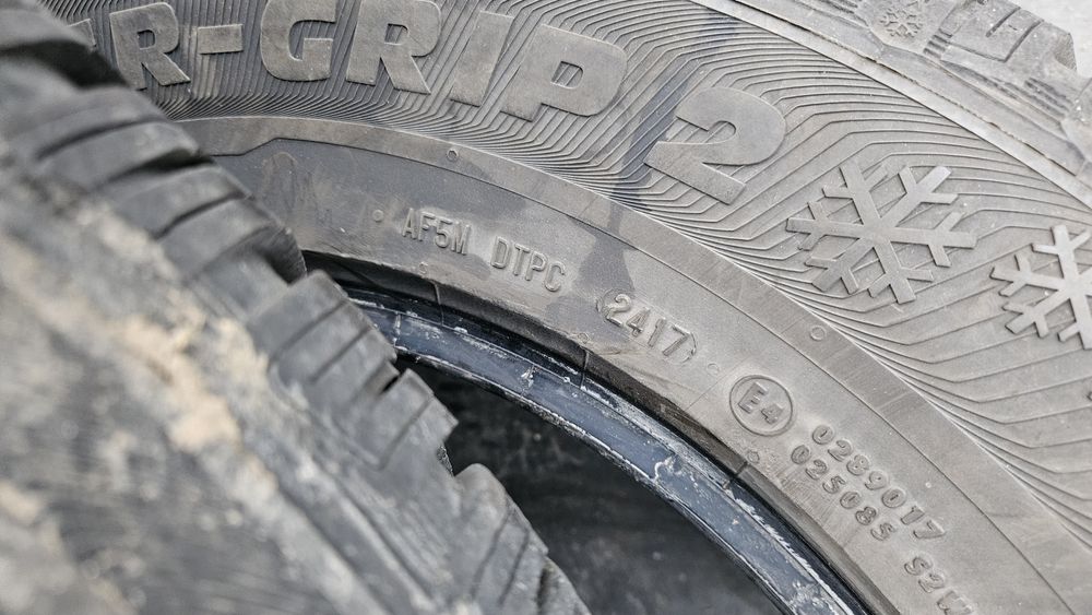 2бр гуми 215 65 16 семперит