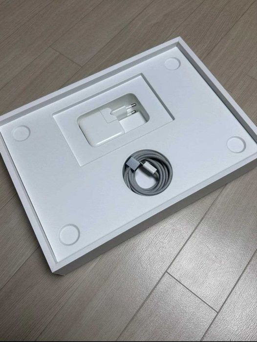 Macbook air m2 8/256