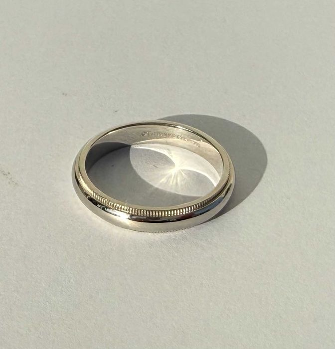 Inel Tiffany cu bandă milgrain din platină, lățime 4 mm