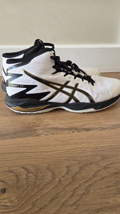 Волейбольные кроссовки асикс (Asics)