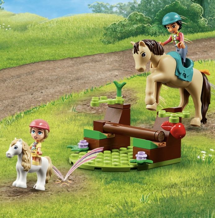 LEGO Friends Ремарке за кон и пони 42634
