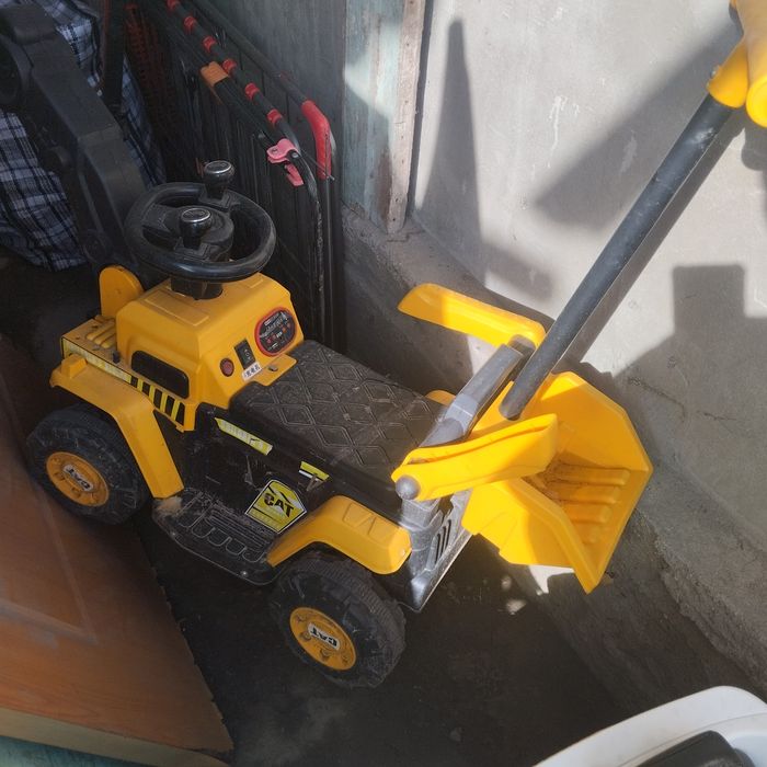 Продам трактор детский