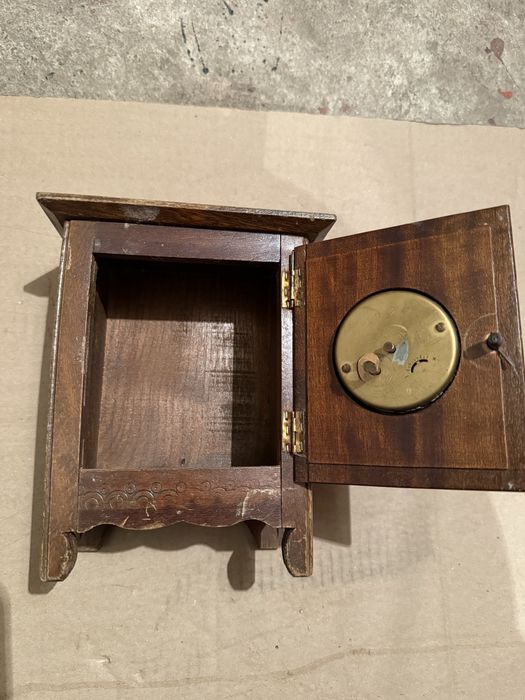 Продавам ръчен часовник