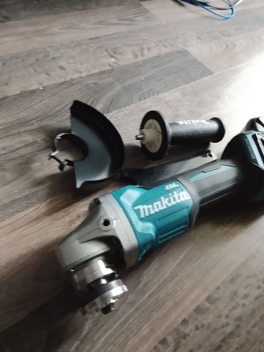 Flex Makita DGA 504 cu variator de viteza și baterie de 6A NOU