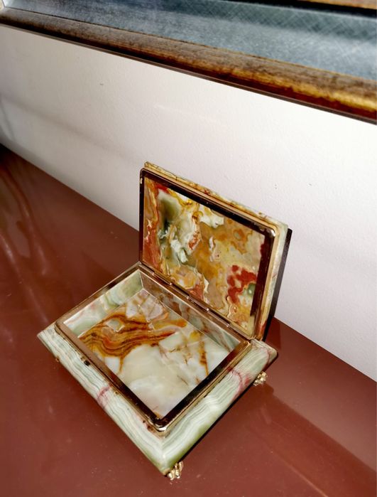 Кутия поставка за бижута бижутерка изключителна ръчна изработка 50 г.