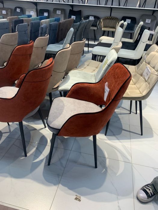 Продам стол стульями и нержавеющий стол