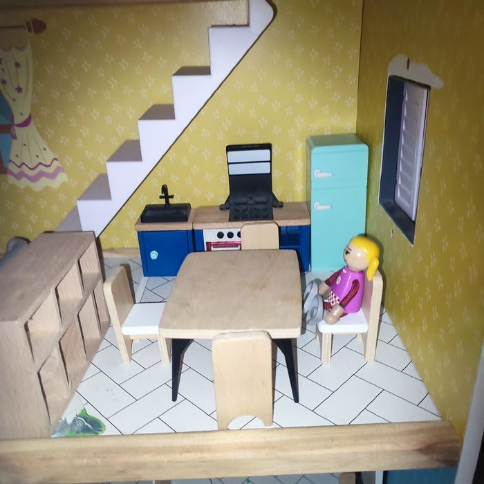 Къща за кукли с допълнително обзавеждане