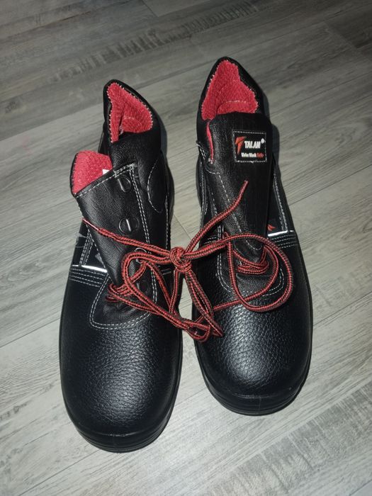 Продам летние новые спец ботинки