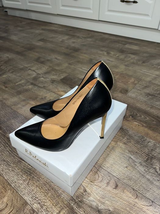 Обувки на висок ток