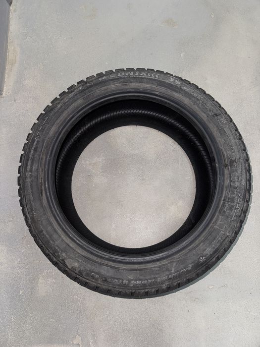 Sonix 235/45 R17