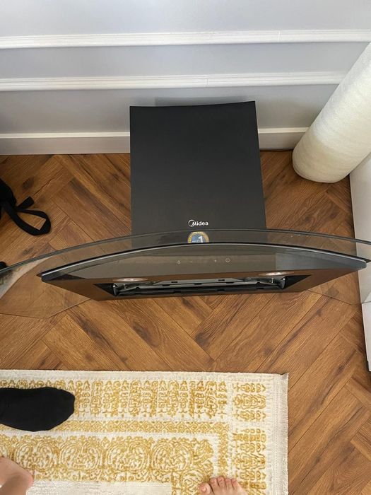 Вытяжка Midea черный