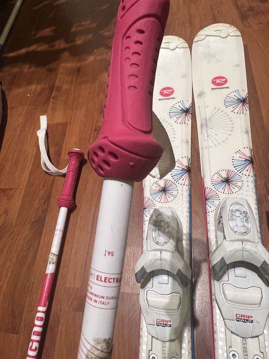 Ски, обувки, щеки, каска и очила