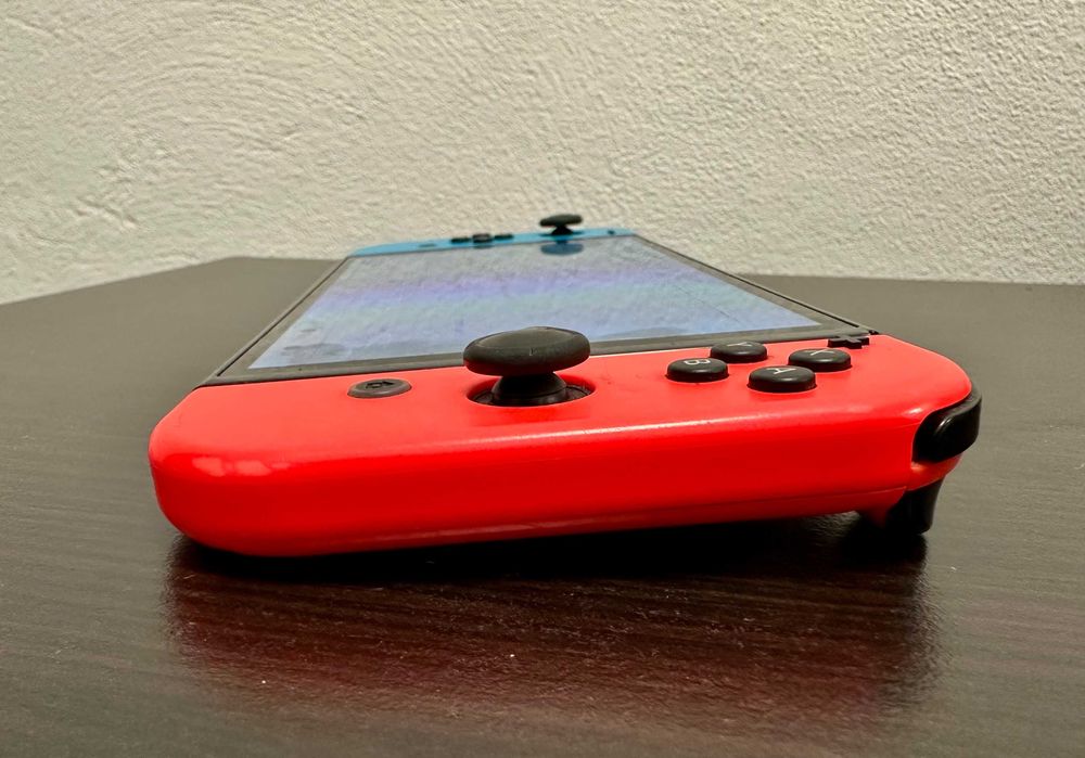 Nintendo Switch OLED HEG-001 + Joy-Con originale + Grip