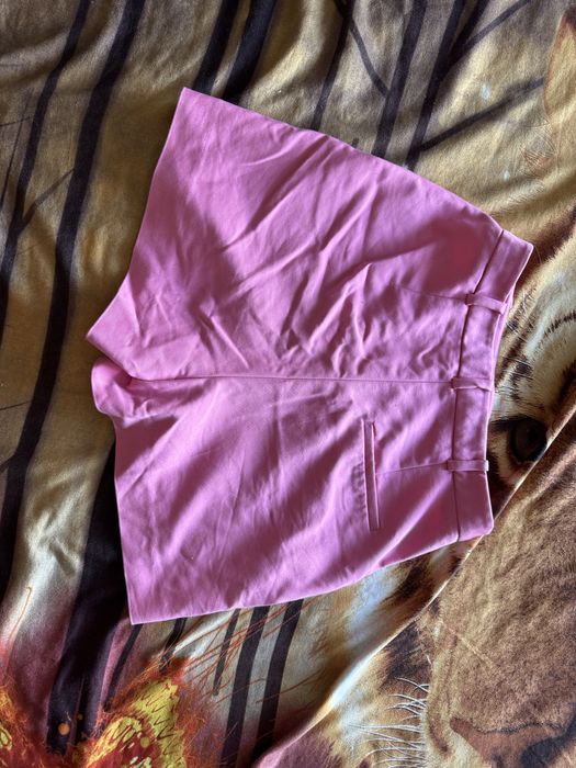 Официални къси панталонки на Зара