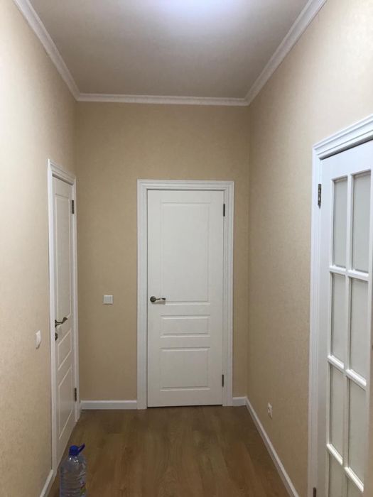 Клею обои. Галтели.