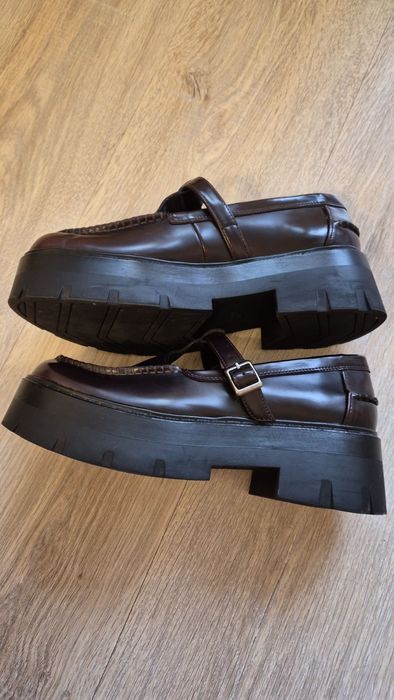 Лоуфъри бордо на Bershka