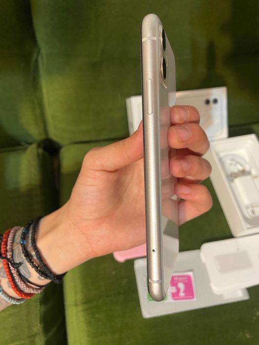 Iphone 11 128 gb бял white перфектен като нов