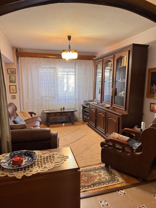 Apartament cu 2 camere, central