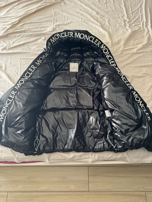 Geaca Moncler Montcla, marimea 5