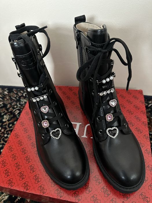Нови, оригинални боти Guess N40