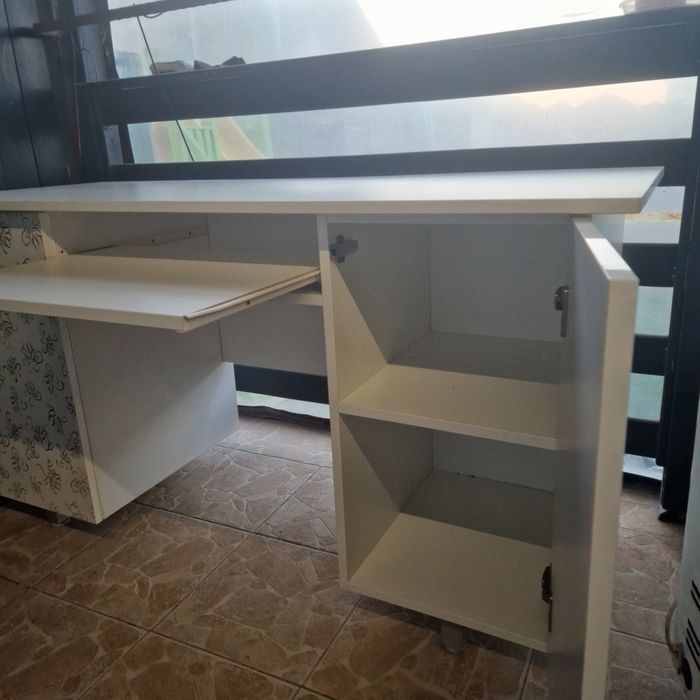Vând birou dublu, mare