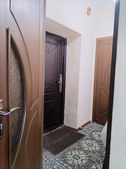 Sergeli 6 a da 2 xonali uy sotiladi