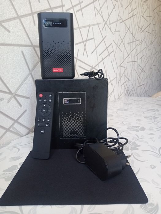 Проектор BYINTEK. Оригинальный