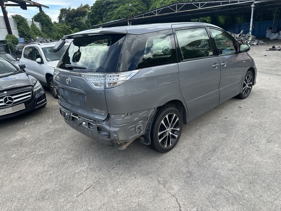 Toyota estima естима