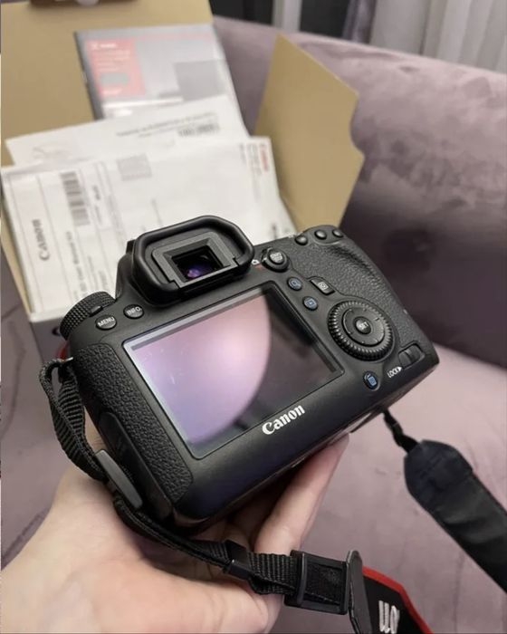 Canon EOS 6D + 24-105 Obyektiv + 2 Batareyka KOMPLEKT SOTILADI.