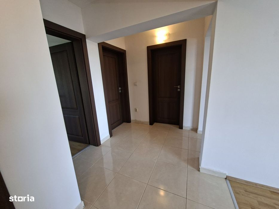 Apartament cu 3 camere si garaj - super pret