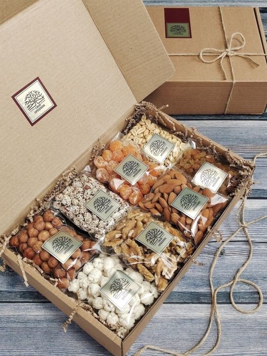 Картонная коробки