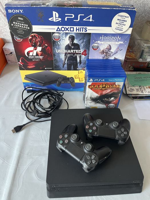 Sony PlayStation 4 (PS4)