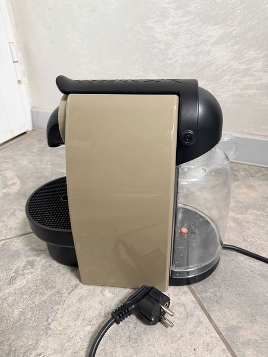 Капсулна кафемашина Nespresso Essenza